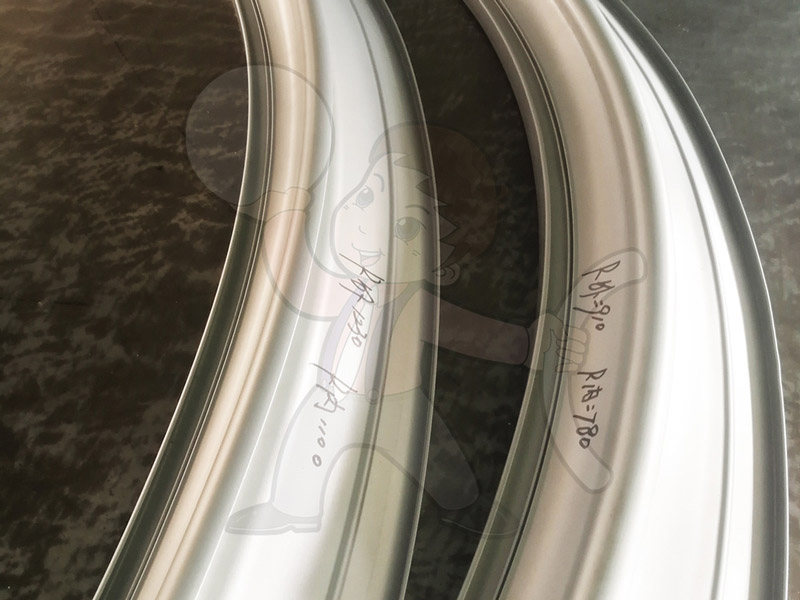 百葉片拉彎加工在建筑與工業領域的廣泛應用:推動節能環保與美觀設計 百葉片拉彎加工在建筑與工業領域的廣泛應用:推動節能環保與美觀設計