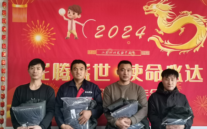 盛達偉業北京型材拉彎廠冬季關懷：發放勞動保護用品與組織聚餐活動的雙重溫暖