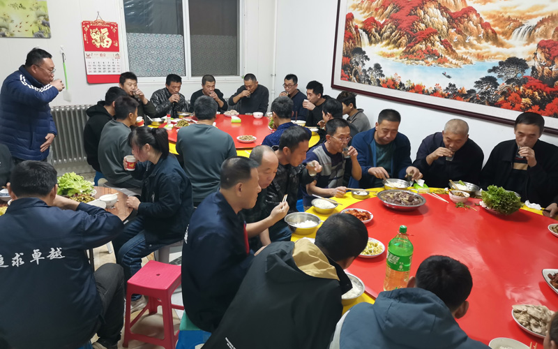 盛達偉業北京型材拉彎廠冬季關懷：發放勞動保護用品與組織聚餐活動的雙重溫暖