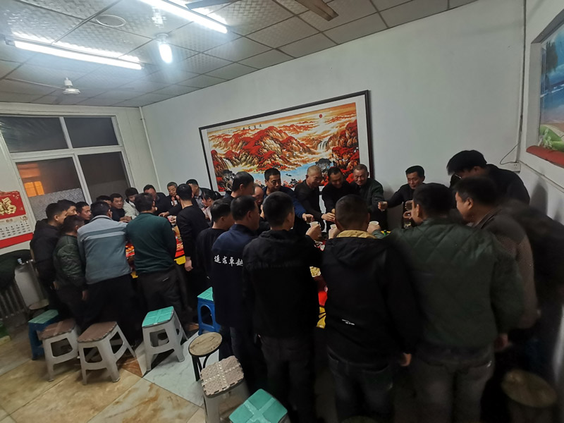 《感恩有你，“職”迎新生——北京型材拉彎廠感恩節(jié)特別聚餐》